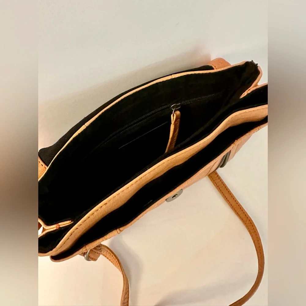 Day & Mood Tan Leather Cross Body Purse with Zipper Accents - Picture 6 of 8